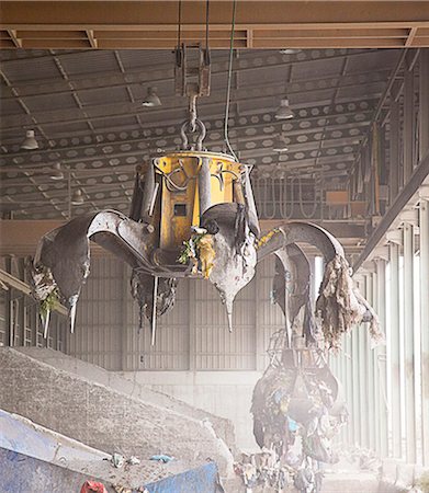 recyclable - Magnet claw in recycling center Stock Photo - Premium Royalty-Free, Code: 6113-07160310