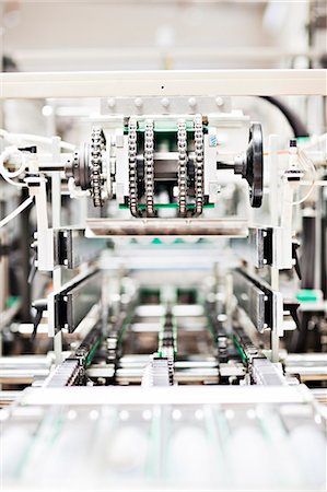 Close up of machinery in factory Photographie de stock - Premium Libres de Droits, Code: 6113-07160319