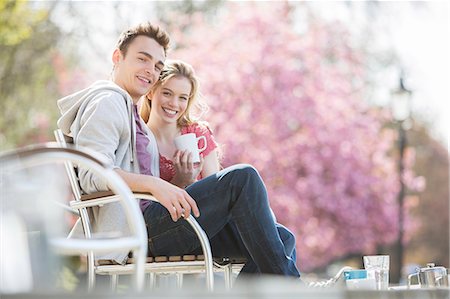 pink - Couple having coffee on park bench Stock Photo - Premium Royalty-Free, Code: 6113-07160576