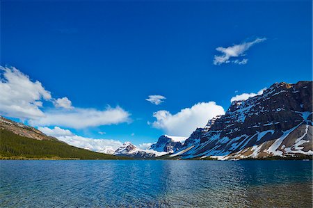simsearch:6113-07160357,k - Snowy mountains overlooking glacial lake Photographie de stock - Premium Libres de Droits, Code: 6113-07160754