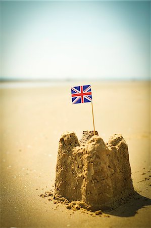 British flag in sandcastle on beach Stock Photo - Premium Royalty-Free, Code: 6113-07160768