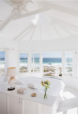 simsearch:6113-07160724,k - Bedroom overlooking ocean Stock Photo - Premium Royalty-Free, Code: 6113-07160798