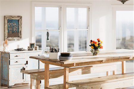 Wooden table in dining room Stockbilder - Premium RF Lizenzfrei, Bildnummer: 6113-07160815