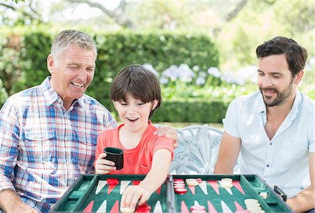 playing with grandchildren - Men playing backgammon outdoors Foto de stock - Sin royalties Premium, Código: 6113-07241968