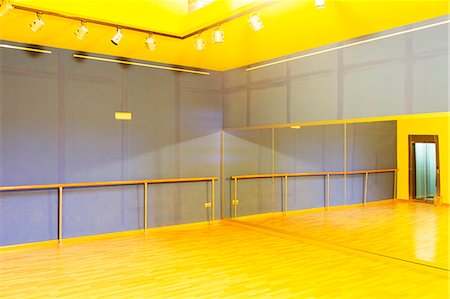 Barre and mirror in empty ballet studio Stock Photo - Premium Royalty-Free, Code: 6113-07242250