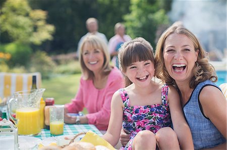 simsearch:6113-07242420,k - Multi-generation family laughing at table in backyard Photographie de stock - Premium Libres de Droits, Code: 6113-07242423