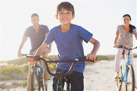 simsearch:6113-07242519,k - Family riding bicycles on sunny beach Stock Photo - Premium Royalty-Free, Code: 6113-07242564