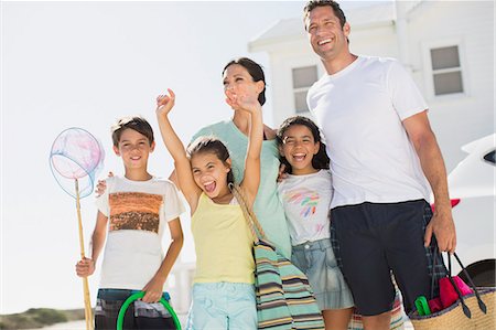 portrait family of five pose - Enthusiastic family with beach gear Stock Photo - Premium Royalty-Free, Code: 6113-07242522