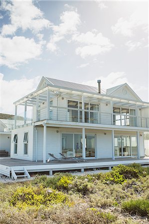 White beach house Photographie de stock - Premium Libres de Droits, Code: 6113-07242655