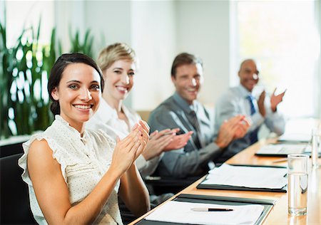 simsearch:6113-07242157,k - Business people clapping in meeting Photographie de stock - Premium Libres de Droits, Code: 6113-07242702