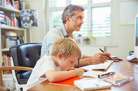 Father and son working in home office Foto de stock - Sin royalties Premium, Código: 6113-07242819