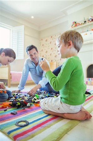 plancher - Father playing with children Photographie de stock - Premium Libres de Droits, Code: 6113-07242927