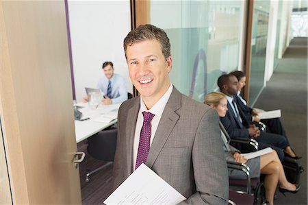 reto - Businessman smiling in office Photographie de stock - Premium Libres de Droits, Code: 6113-07243155