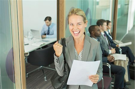 Businesswoman cheering in office Photographie de stock - Premium Libres de Droits, Code: 6113-07243167