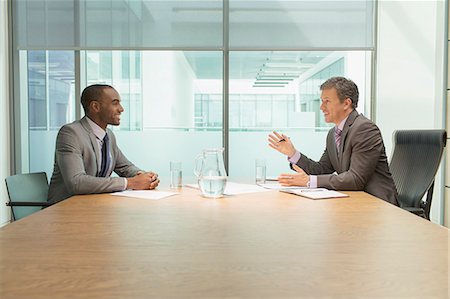 deux (quantité) - Businessmen talking in meeting Photographie de stock - Premium Libres de Droits, Code: 6113-07243165