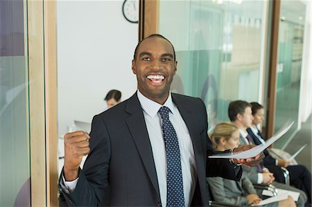 Businessman cheering in office Photographie de stock - Premium Libres de Droits, Code: 6113-07243110