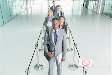 file d'attente - Business people waiting in line Photographie de stock - Premium Libres de Droits, Code: 6113-07243230