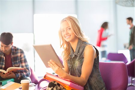 University student using digital tablet in lounge Foto de stock - Sin royalties Premium, Código: 6113-07243336