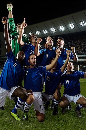 simsearch:6116-07236144,k - Soccer players cheering on field Photographie de stock - Premium Libres de Droits, Code: 6113-07310575