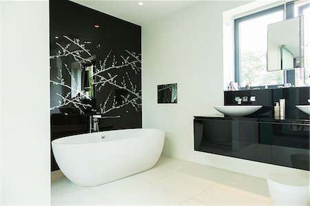 simsearch:6113-07542671,k - Modern bathroom Photographie de stock - Premium Libres de Droits, Code: 6113-07542661