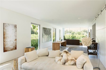 Sofas and desk in modern living space Foto de stock - Sin royalties Premium, Código: 6113-07542729