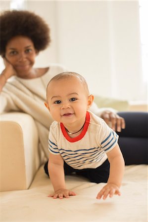 simsearch:6113-07543149,k - Mother and baby boy relaxing on sofa Stockbilder - Premium RF Lizenzfrei, Bildnummer: 6113-07542831