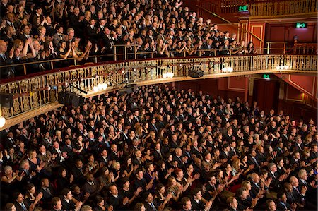 Audience watching performance in theater Photographie de stock - Premium Libres de Droits, Code: 6113-07542945