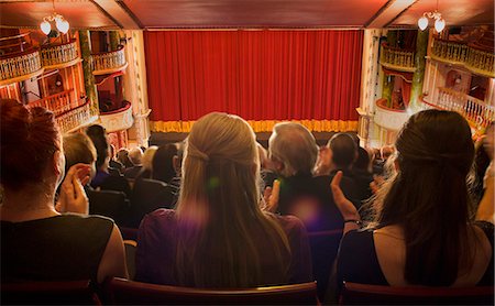 Audience clapping in theater Foto de stock - Sin royalties Premium, Código: 6113-07542949