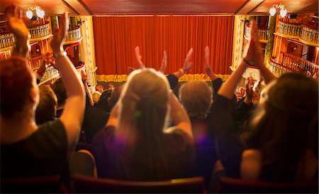 simsearch:6113-07542944,k - Audience clapping in theater Foto de stock - Sin royalties Premium, Código: 6113-07542950