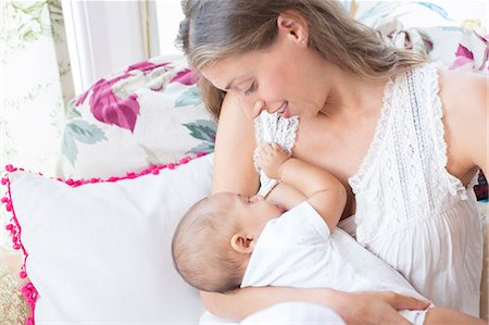 simsearch:649-08661488,k - Mother breast-feeding baby boy Foto de stock - Sin royalties Premium, Código: 6113-07543188