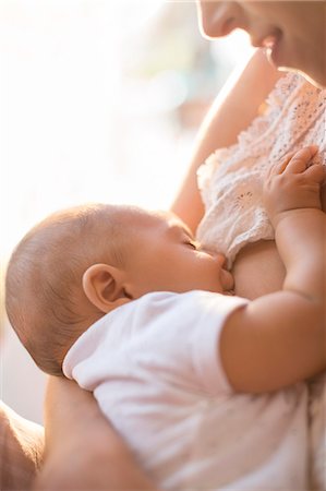 Mother breast-feeding baby boy Foto de stock - Sin royalties Premium, Código: 6113-07543192