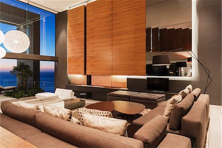 panel - Sofas and wood paneling in modern living room Foto de stock - Sin royalties Premium, Código: 6113-07543363