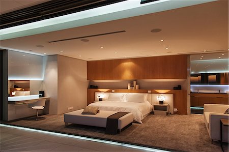 simsearch:6113-07147618,k - Bedroom in modern house Photographie de stock - Premium Libres de Droits, Code: 6113-07543381