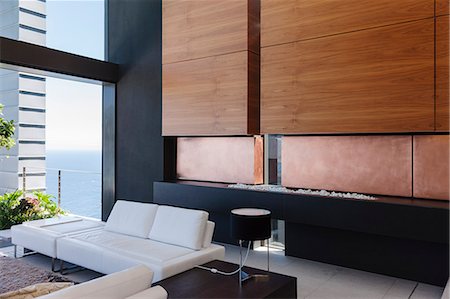 panel - Sofa and wood paneling in modern living room Foto de stock - Sin royalties Premium, Código: 6113-07543316