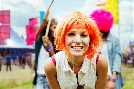 festival (street parade and revelry) - Portrait of woman in wig at music festival Foto de stock - Sin royalties Premium, Código: 6113-07564754