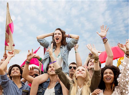 Cheering woman on man's shoulders at music festival Photographie de stock - Premium Libres de Droits, Code: 6113-07564803