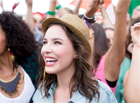 simsearch:622-08122834,k - Happy woman at music festival Photographie de stock - Premium Libres de Droits, Code: 6113-07564809