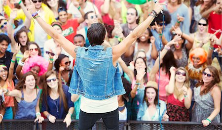 Performer facing cheering crowd Stock Photo - Premium Royalty-Free, Code: 6113-07564907