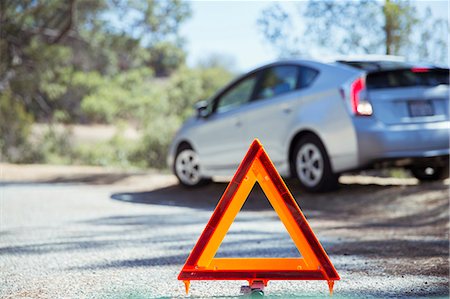 simsearch:6113-07565071,k - Car at roadside behind warning triangle Stock Photo - Premium Royalty-Free, Code: 6113-07565036