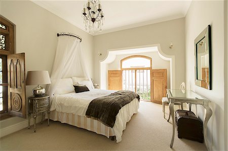 Elegant bedroom Photographie de stock - Premium Libres de Droits, Code: 6113-07565247