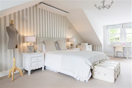 Feminine bedroom Stockbilder - Premium RF Lizenzfrei, Bildnummer: 6113-07565250