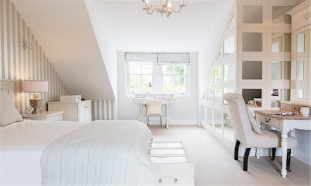 schlafzimmer - Feminine bedroom Stockbilder - Premium RF Lizenzfrei, Bildnummer: 6113-07565252