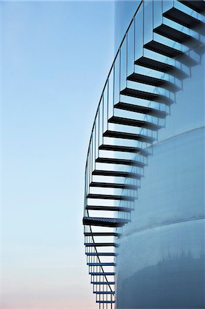 escalier - Steps winding around silage storage tower Photographie de stock - Premium Libres de Droits, Code: 6113-07565343