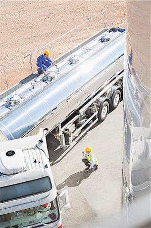 railroad station platform - Workers around stainless steel milk tanker Stock Photo - Premium Royalty-Free, Code: 6113-07565349