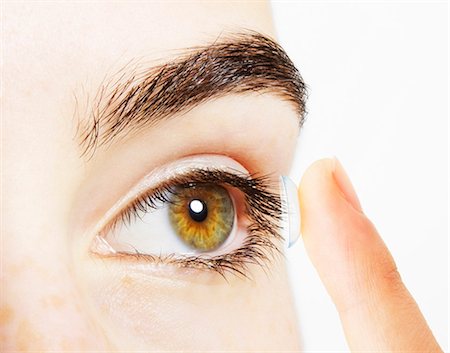 simsearch:6113-07565306,k - Extreme close up of woman putting contact lens into eye Stock Photo - Premium Royalty-Free, Code: 6113-07565306