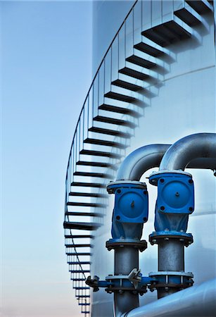 simsearch:6113-07565375,k - Stairs winding around silage storage tower Photographie de stock - Premium Libres de Droits, Code: 6113-07565328