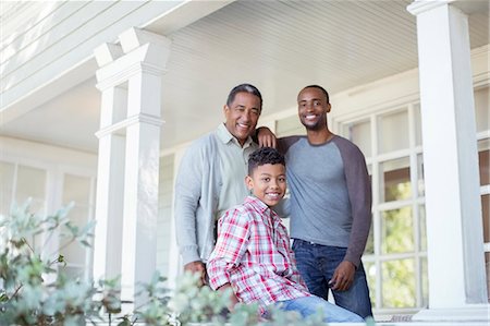 demeure - Portrait of smiling multi-generation men on porch Photographie de stock - Premium Libres de Droits, Code: 6113-07565505