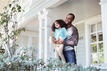 Happy father and daughter on porch Photographie de stock - Premium Libres de Droits, Code: 6113-07565517