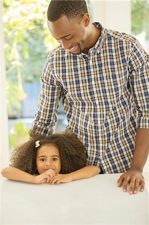 simsearch:6113-07565519,k - Portrait of smiling girl with father Photographie de stock - Premium Libres de Droits, Code: 6113-07565643