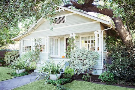 porch not people - Plants and trees around house Stock Photo - Premium Royalty-Free, Code: 6113-07565654